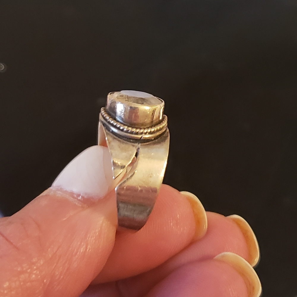 Ring - Picture 3 of 4